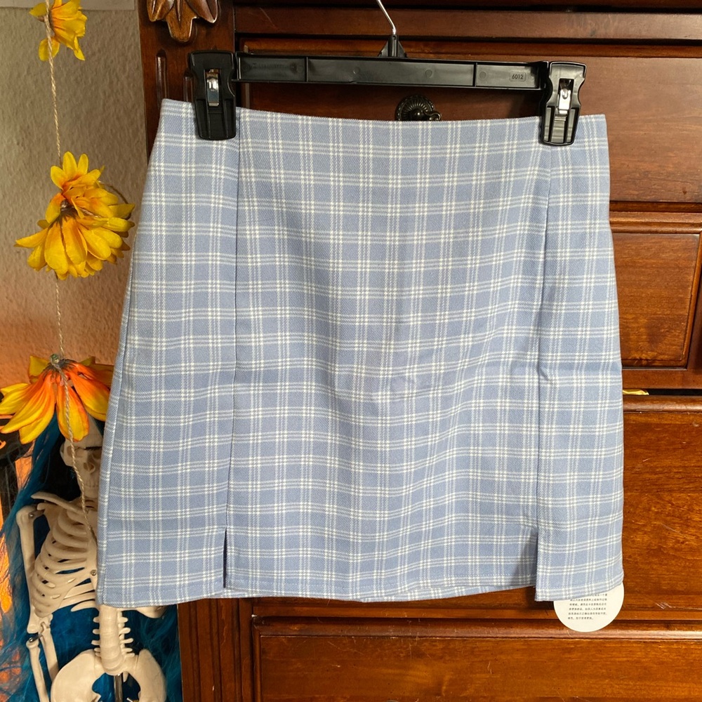 L Pale blue, plaid fitted skort